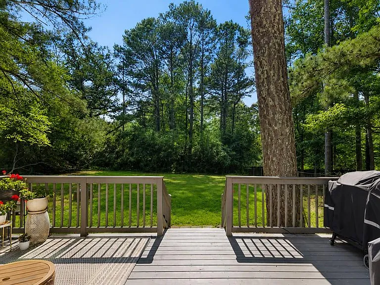 2506 Kingsley Dr NE — Photo 30