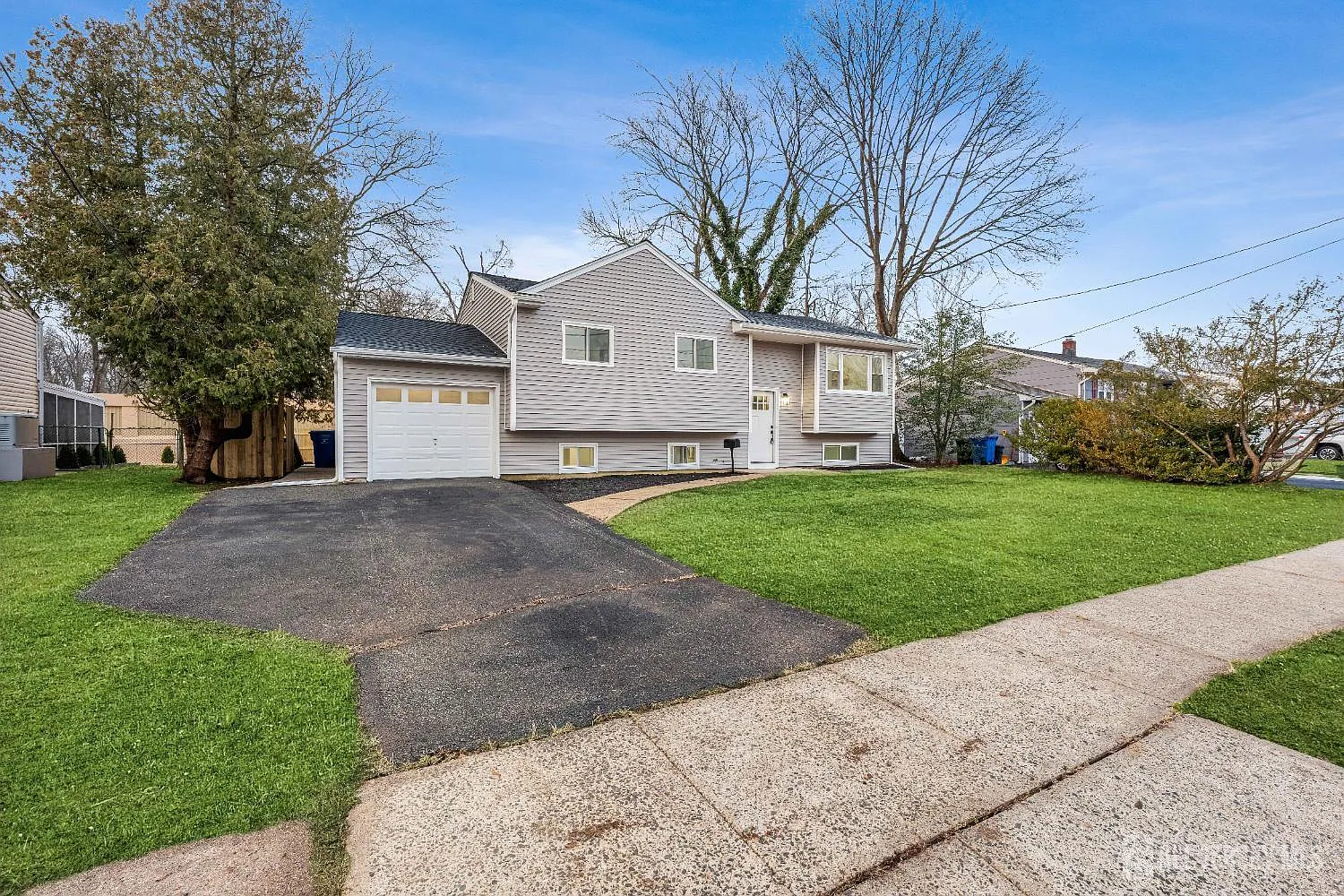 139 Lee Dr photo 1
