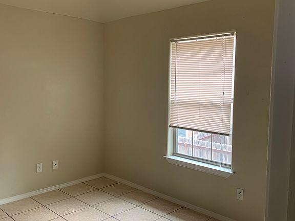 5th image of 121 Ramon Cardenas Dr #B