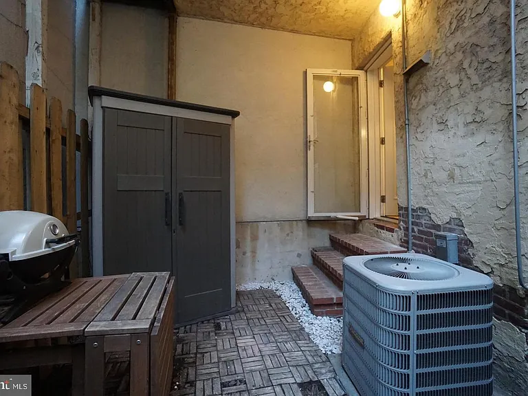 1010 New Market St — Photo 30