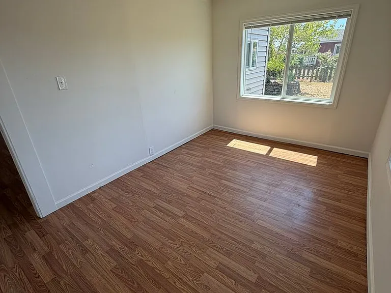 3435 Kathryn Ave NE — Photo 11