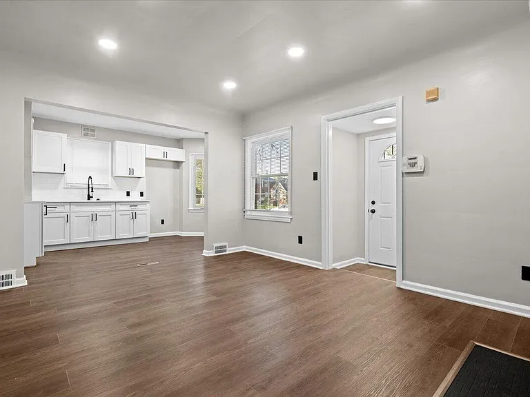 10042 Grayton St — Photo 3