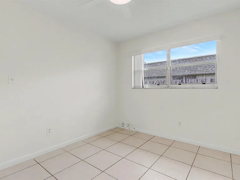 6821-6825 NW 11th Pl #6825 — Photo 30