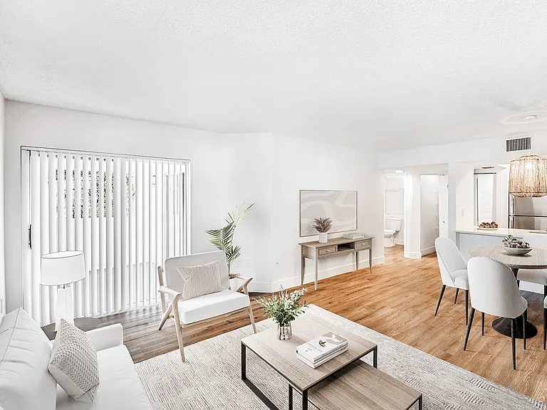 Sheridan Ocean Club Apartments — Photo 39