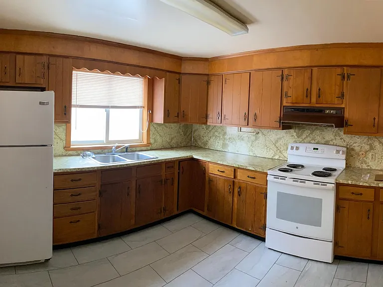 102 W Union St #DOWNSTAIRS — Photo 1
