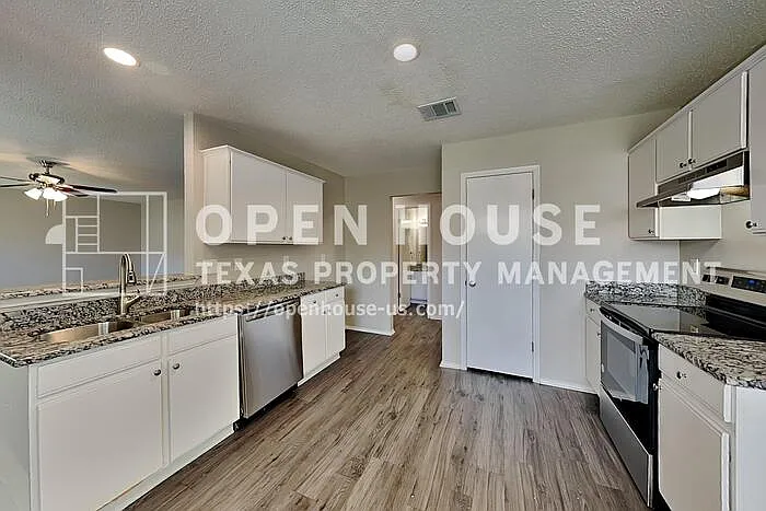 520 Bailey St — Photo 8