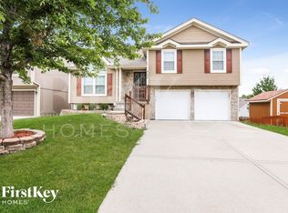 8688 NE 110th St, Kansas City, MO 64157