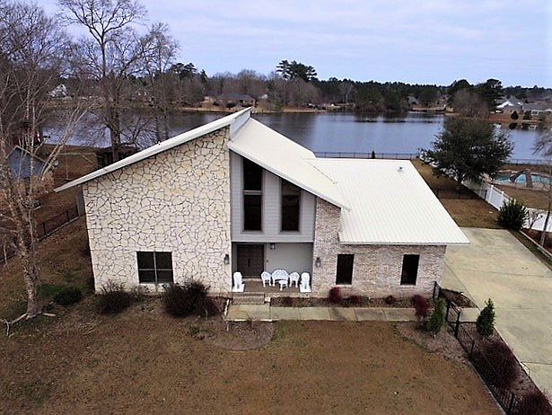 1st image of 8 Griffin Dr