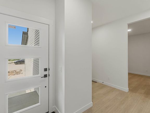 2nd image of 5872 Raven Cres NW