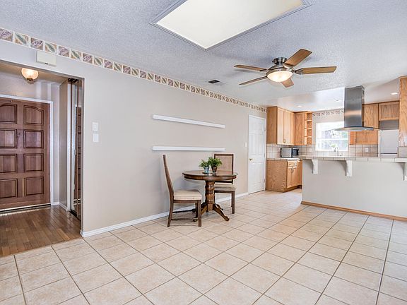 Breakfast bar in kitchen