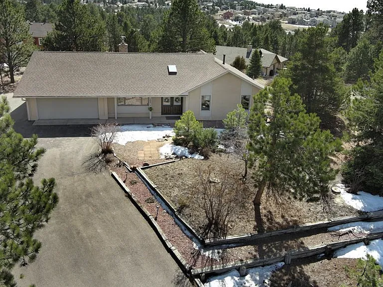 1055 Knollwood Cir — Photo 1
