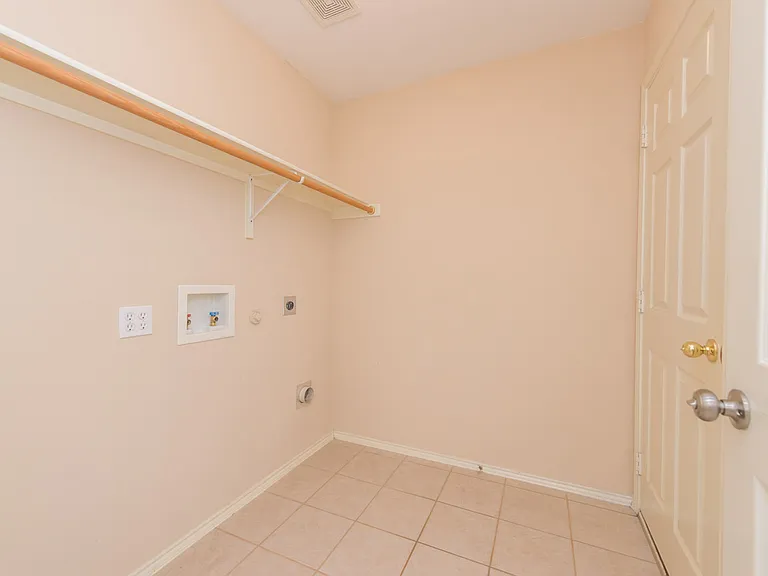 4184 Capstone Dr — Photo 8