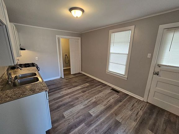 4th image of 520 W 33rd St