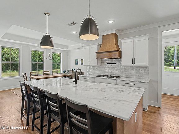 3rd image of 34 Fairview Trl