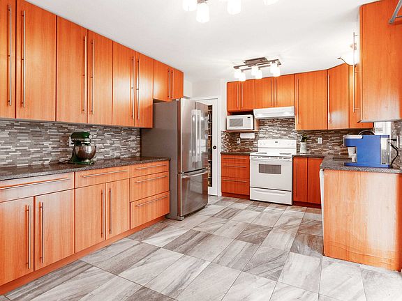 4th image of 1853 Windermere Ave
