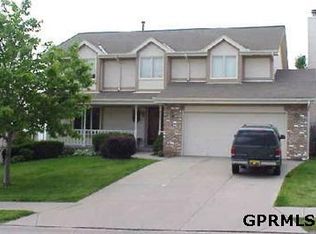 919 N Aberdeen Dr, Papillion, NE 68046