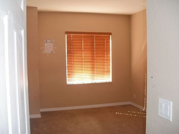 3rd image of 5329 SW 40th Ave