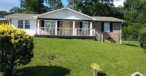 4 bed, 1435 sqft, $1,700 — Photo 1