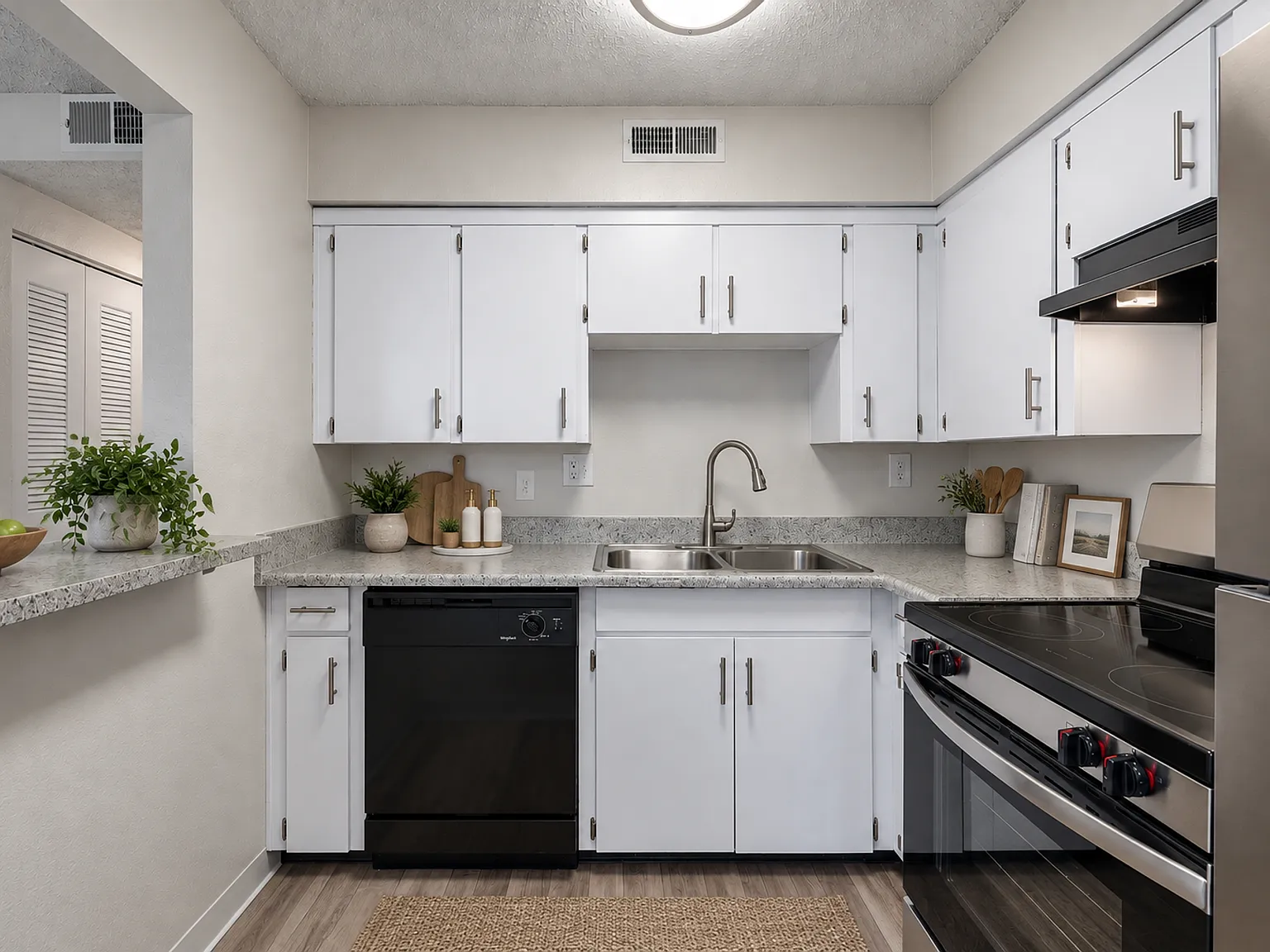 Riverside Heights Apartments — Photo 3