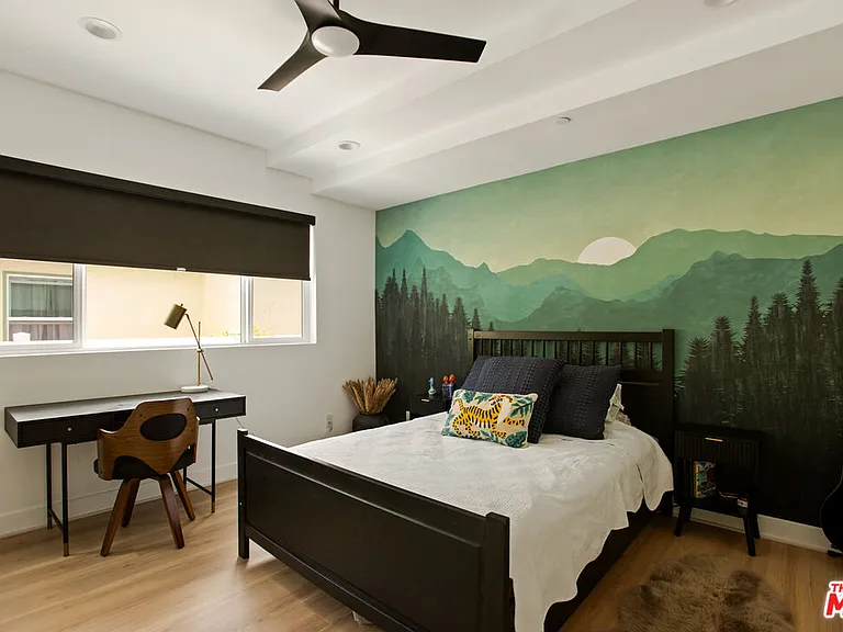 14146 Hortense St — Photo 33