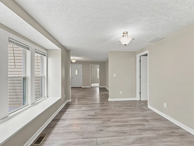 902 Warren Ave — Photo 24