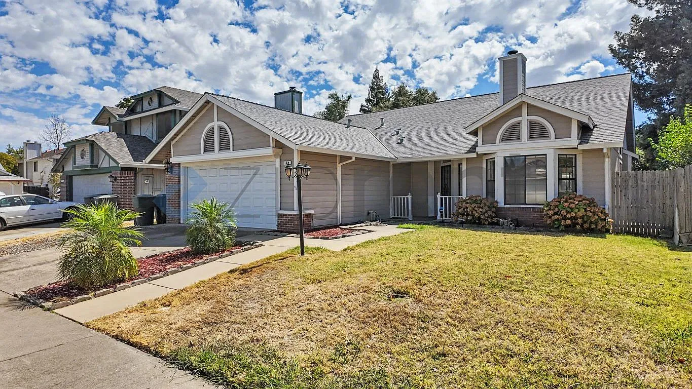 3 bed, 1616 sqft, $3,200 — Photo 3