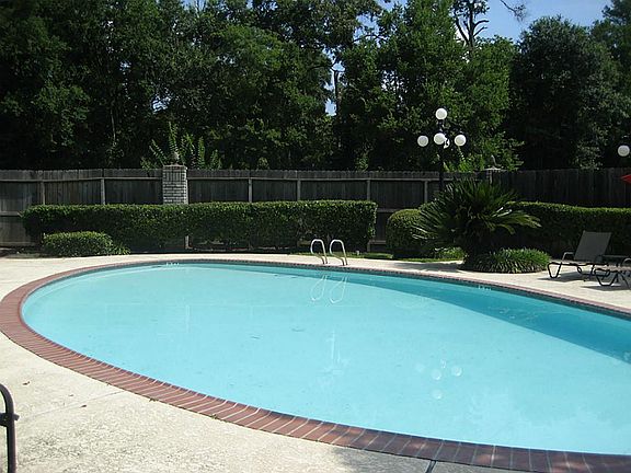 3rd image of 17653 Red Oak Dr