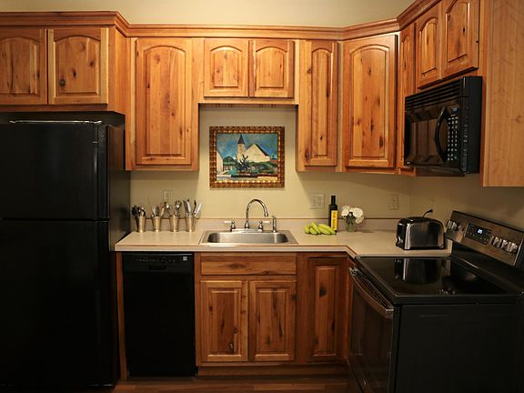 Full size range, microwave, dishwasher, Refrig/Freezer with ice maker.