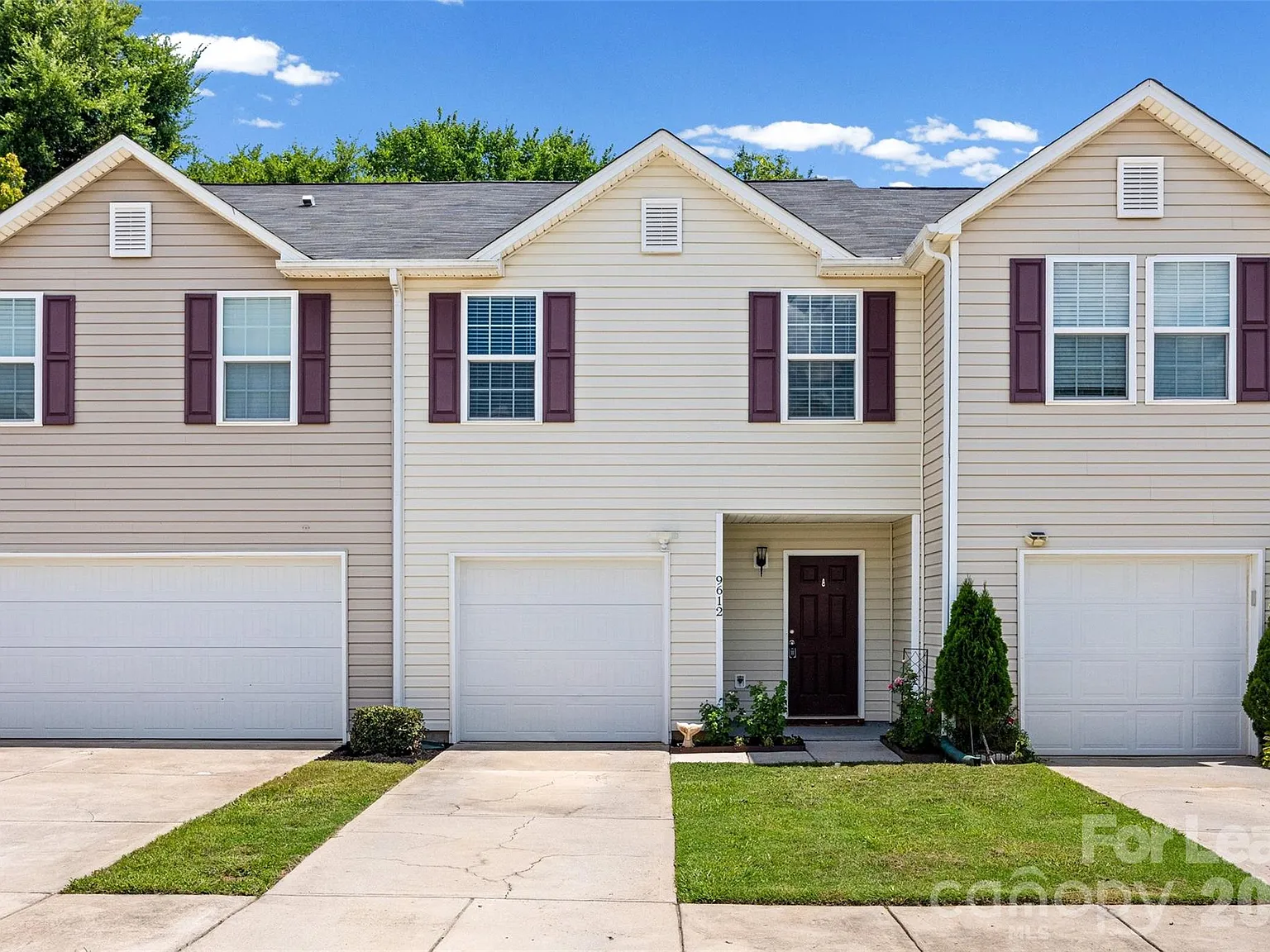 3 bed, 2.5 bath, 1788 sqft, $2,000 — Photo 1