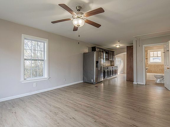 3rd image of 5356 Greenbriar Rd