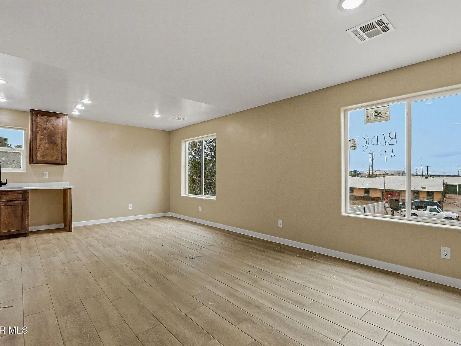 2 bed, 1.0 bath, 910 sqft, $1,250 — Photo 3