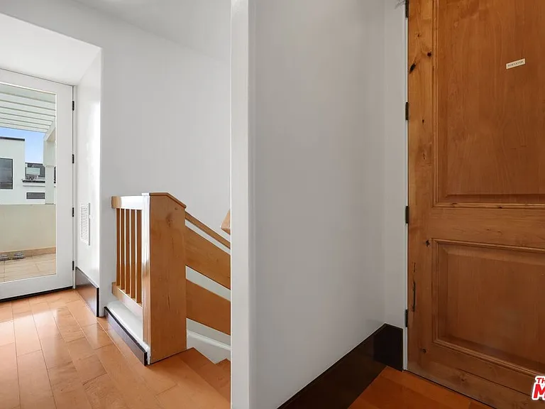 1743 S Barrington Ave — Photo 19