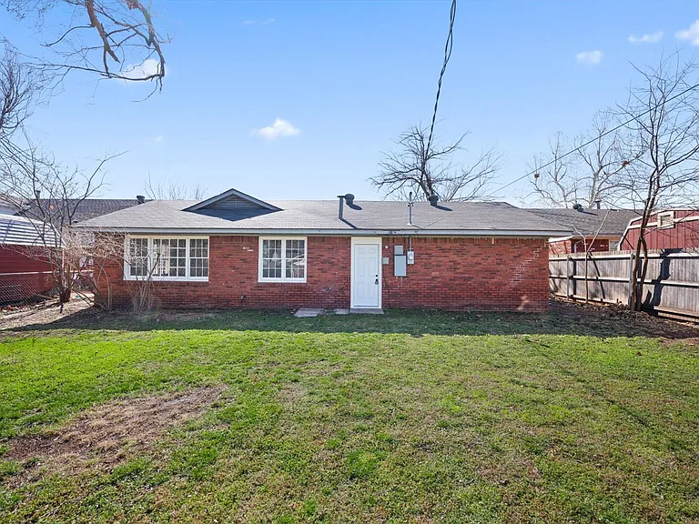 2725 Kent Dr — Photo 27