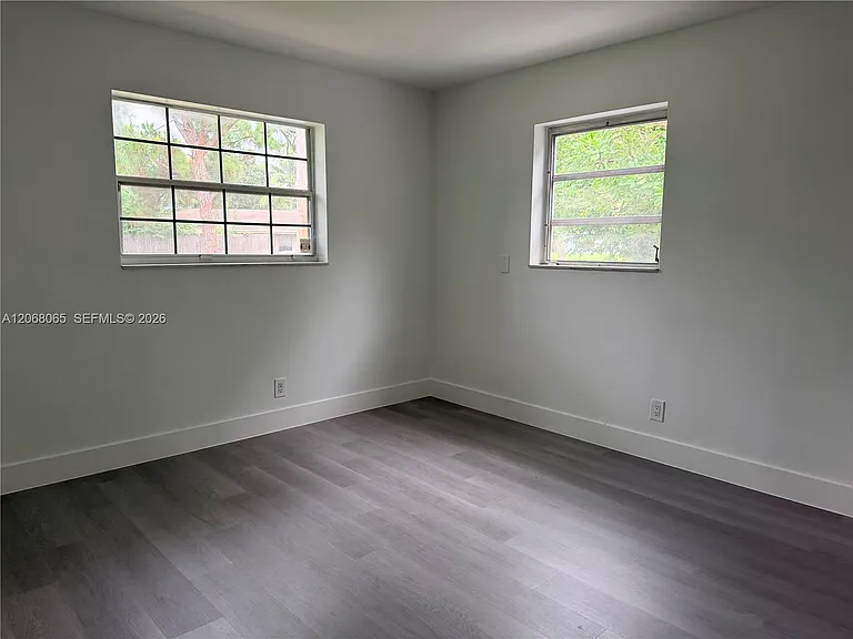 650 SW 55th Ave — Photo 14