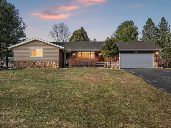 W220 Julius St, Krakow, WI 54137