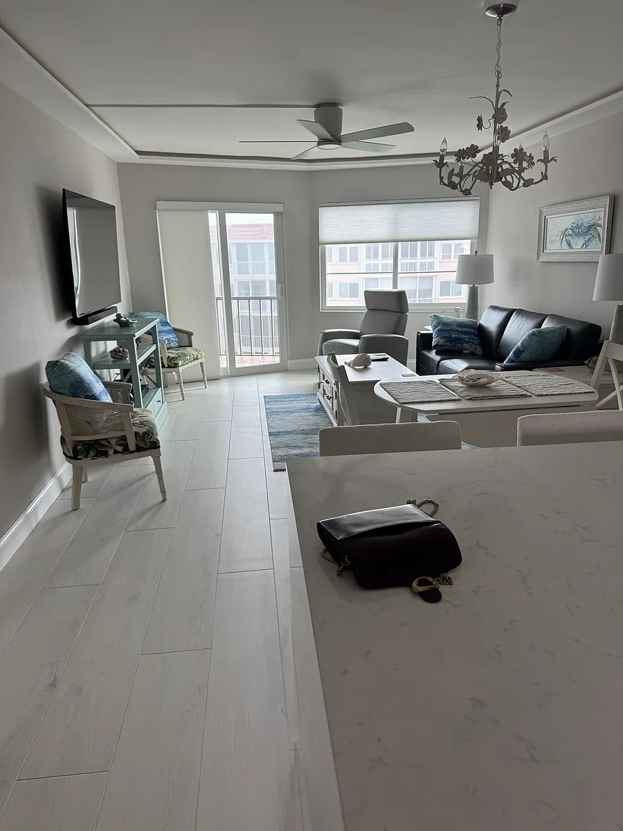 Building Photo - 1250 N Portofino Dr #404