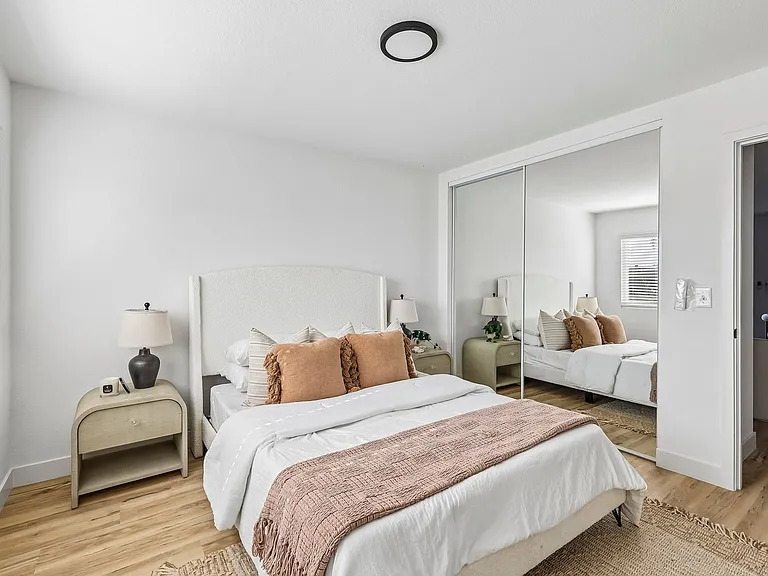 The Crest |NEWLY Renovated Studios, Lofts, 1, 2 & 3 Bedroom Homes Near the Beach — Photo 24