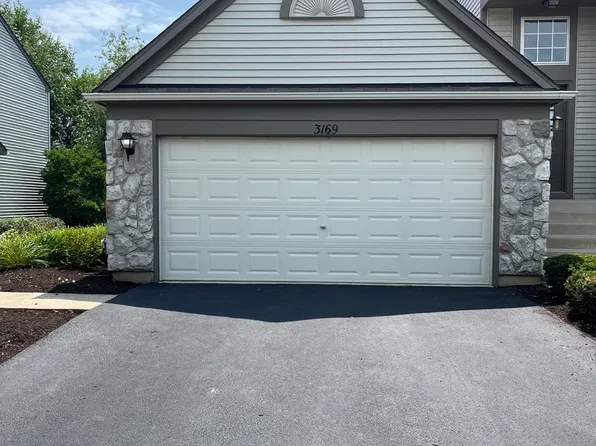 3169 Bromley Ln, Aurora, IL 60502