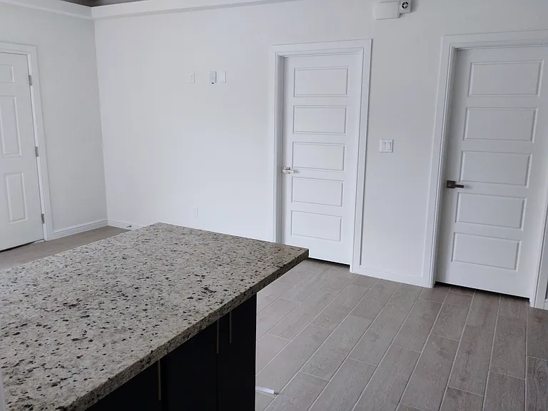 901 Yuma Ave #403 — Photo 8
