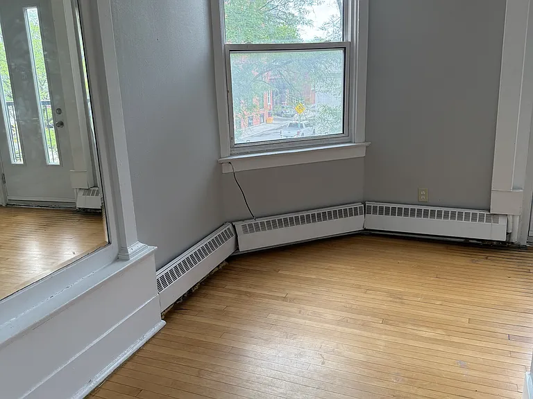 351 Elgin St #B — Photo 17