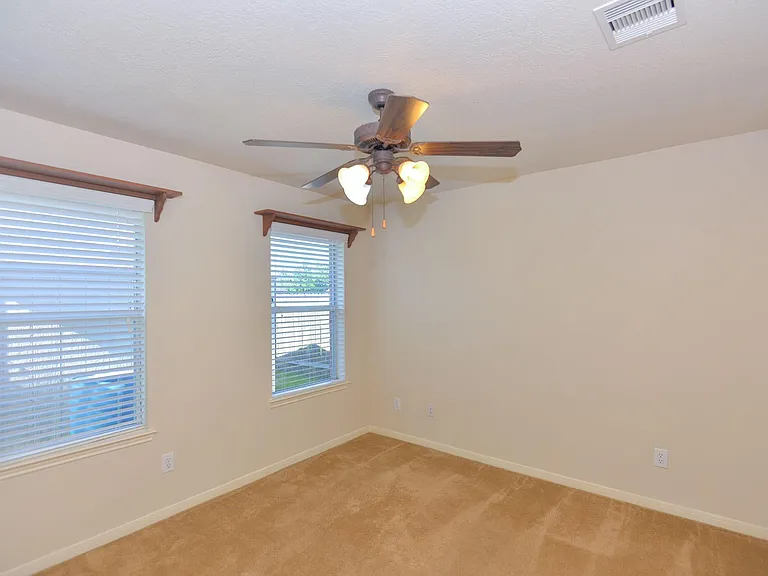 13607 Manor Crest Ln — Photo 17