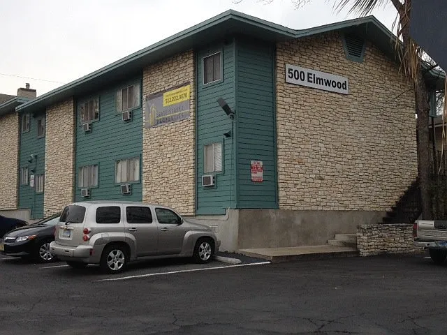Elmwood Pl. Apts. — Photo 8