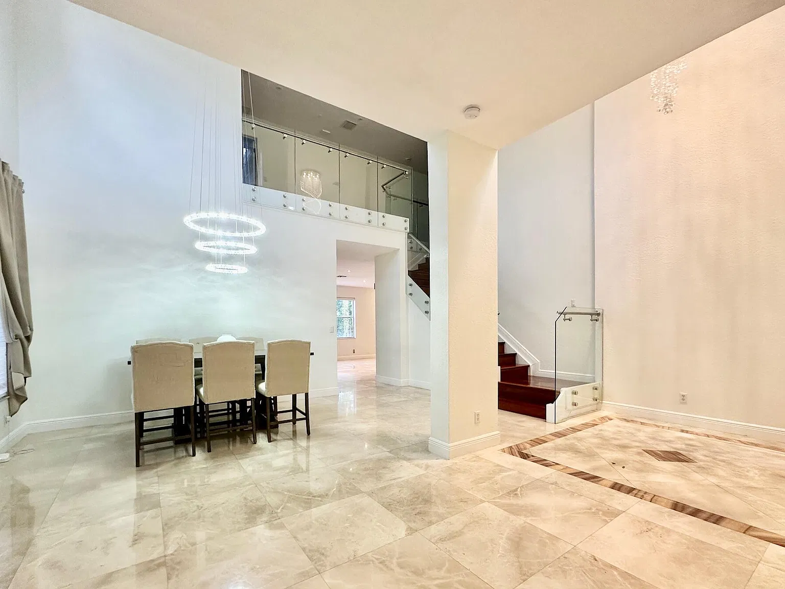 5 bed, 4.0 bath, 3041 sqft, $5,800 — Photo 4