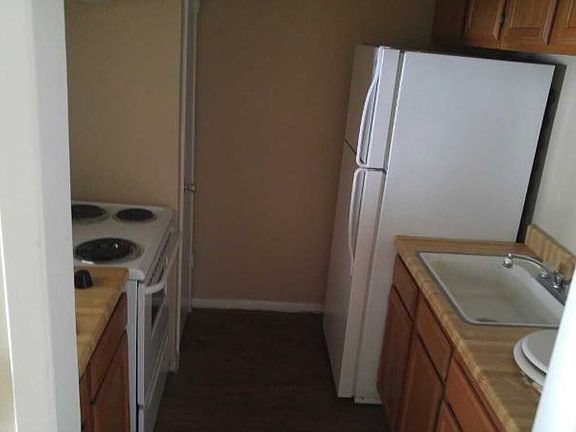 4th image of 601 N Lancaster APT 17