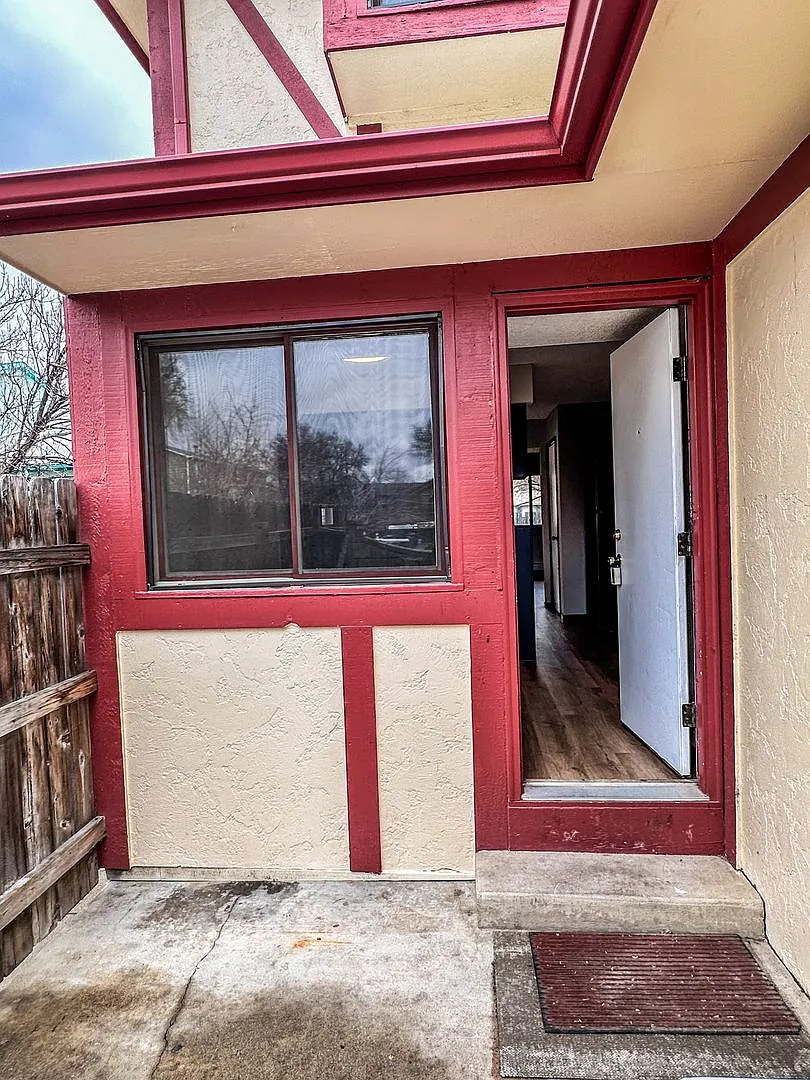 Large Updated 3-Bed 2-Bath Townhome w/ Garage, Available for an Immediate Move In. — Photo 3