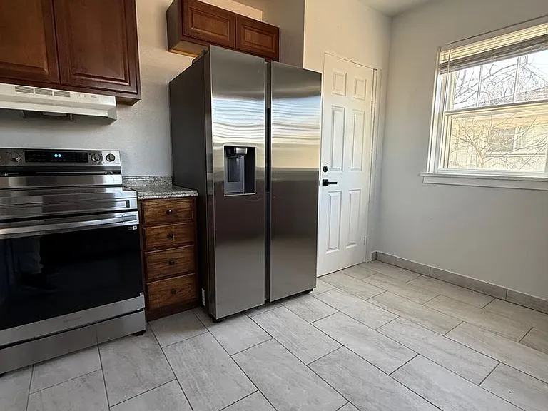 605 E Prospect Rd — Photo 6