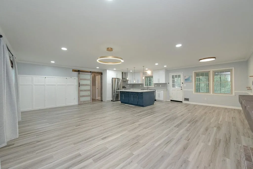 2702 Davenport Rd NW — Photo 3