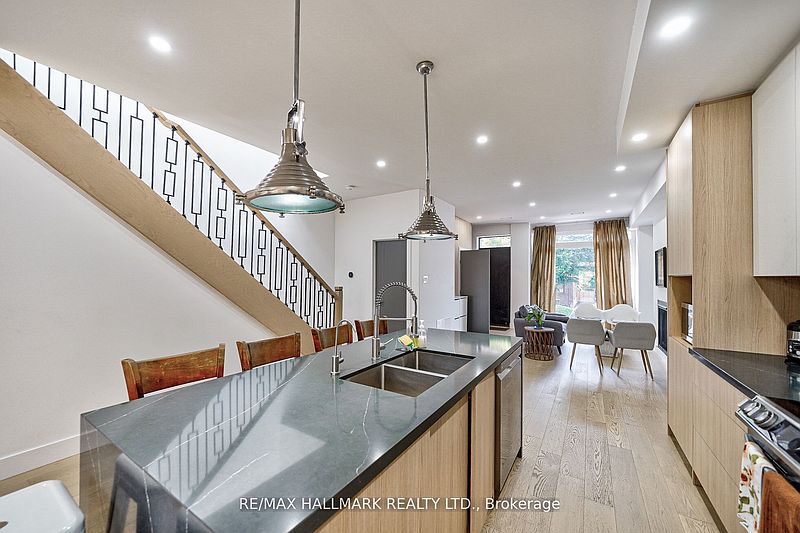 Toronto House for rent - 4 Bedrooms — photo 7