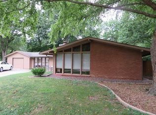 1737 Governor St, Springfield, IL 62704