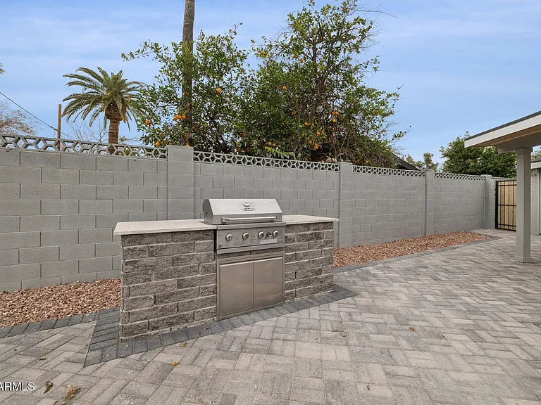 1216 W Rovey Ave — Photo 33